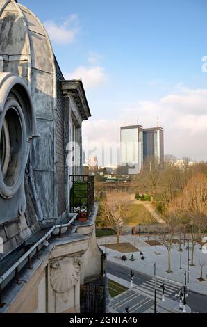 Frankreich, Paris (75), la colonne du génie de la Bastille et les Tours Mercuriales // Frankreich, Paris, die Säule des Genies der Bastille und des Mer Stockfoto