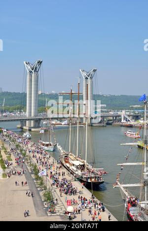 France, seine-Maritime (76), Rouen, le pont levant Gustave Flaubert sur la seine // France, seine Maritime, Rouen, Gustave Flaubert lift Bridge over t Stockfoto