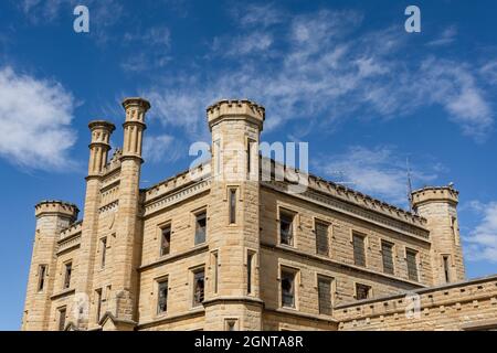 Altes verlassene Gefängnis, oder Gefängnis, dem Ruin überlassen. Erbaut 1858, war es bis 2002 in Betrieb. Joliet, Illinois, USA. Stockfoto