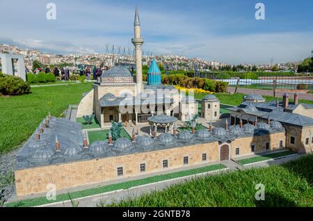 Miniatürk Park in Istanbul, Türkei. Kopie des Mevlana Museums in Konya, Türkei. Stockfoto