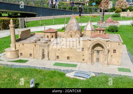 Eine Replik der Großen Moschee in Sivas Divrigi im Miniatürk Museum, Istanbul, Türkei. Stockfoto