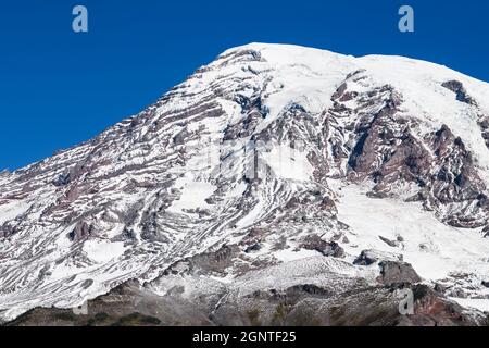 Eine detaillierte Ansicht der hohen Hänge des vulkanischen Mount Rainier im Bundesstaat Washington Stockfoto