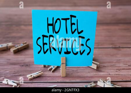 Handschrift Text Hotel Services. Business Showcase Einrichtungen Ausstattung einer Unterkunft und Unterkunft Blank Square Hinweis umgeben von Wäscheservice Stockfoto