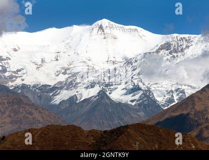 Churen Himal (7371 m) - wunderschöner Berg auf einer Guerilla-Wanderung, Teil von Dhaulagiri Himal, Dhorpatan Jagdreservat, Westnepal Stockfoto