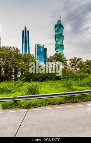 PANAMA CITY, PANAMA - 30. MAI 2016: Skyline von Wolkenkratzern in Panama City Stockfoto