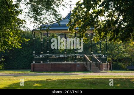 Bandstand, Boultham Park, Amphitheater, Auditorium, akustisch, Umfangreiche Restaurierung, neues Dach, Grade2, Gartengavebos, öffentliche Musik, Erbe, reich verziert. Stockfoto