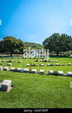 Canakkale, Türkei - September 2021: Ari Burnu Kriegsfriedhof und Gedenkstätte in Gallipoli, einem berühmten Ort für die Gallipoli-Kampagne während des Ersten Weltkriegs Stockfoto