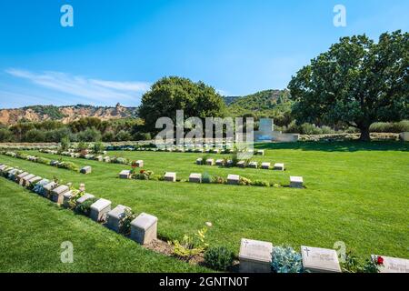 Canakkale, Türkei - September 2021: Ari Burnu Kriegsfriedhof und Gedenkstätte in Gallipoli, einem berühmten Ort für die Gallipoli-Kampagne während des Ersten Weltkriegs Stockfoto