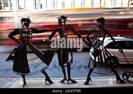 Shopping Daze Statue entlang der Haywood Street in Asheville, North Carolina. Stockfoto