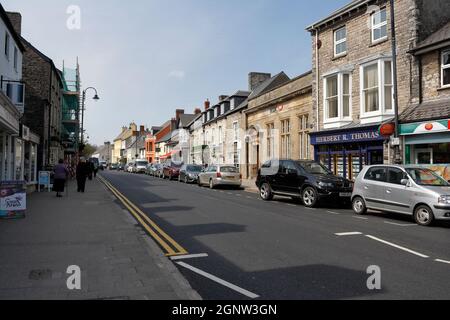 Die Hauptstraße in Cowbridge, Vale of Glamorgan Wales, Vereinigtes Königreich ländliche walisische Stadt Stockfoto