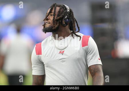 Sonntag, 26. September 2021; Englewood, CA USA; Tampa Bay Buccaneers, die Ronald Jones (27) während des Vorspiels vor einem NFL-Spiel gegen die Los Angeles Rams im SoFi Stadium zurücklaufen. Die Rams schlugen die Bucs 34-24. (Kim Hukari/Bild des Sports) Stockfoto