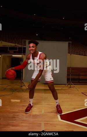 Bloomington, Usa. September 2021. Trayce Jackson-Davis (23), Basketballspieler der Indiana University, posiert während des Medientages des Teams in der Simon Skjodt Assembly Hall in Bloomington für ein Porträt. Kredit: SOPA Images Limited/Alamy Live Nachrichten Stockfoto