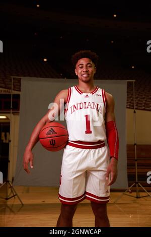 Bloomington, Usa. September 2021. Der Basketballspieler der Indiana University, Rob Phinisee (1), posiert während des Medientages des Teams in der Simon Skjodt Assembly Hall in Bloomington für ein Porträt. Kredit: SOPA Images Limited/Alamy Live Nachrichten Stockfoto