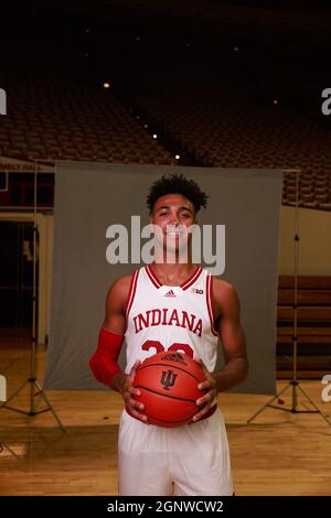 Bloomington, Usa. September 2021. Trayce Jackson-Davis (23), Basketballspieler der Indiana University, posiert während des Medientages des Teams in der Simon Skjodt Assembly Hall in Bloomington für ein Porträt. (Foto von Jeremy Hogan/SOPA Images/Sipa USA) Quelle: SIPA USA/Alamy Live News Stockfoto