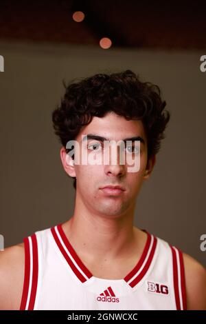 Bloomington, Usa. September 2021. Der Basketballspieler Shaan Burke (11) der Indiana University posiert während des Medientages des Teams in der Simon Skjodt Assembly Hall in Bloomington für ein Porträt. (Foto von Jeremy Hogan/SOPA Images/Sipa USA) Quelle: SIPA USA/Alamy Live News Stockfoto