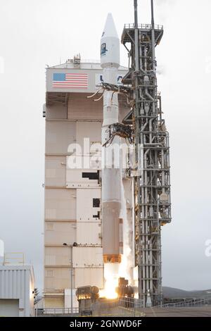 September 2021; Vandenberg AFB, Kalifornien, USA; der Start der ULA-Atlas-V-401-Rakete mit der Landsat-9-Mission für NASA und USGS. Obligatorische Gutschrift: Stan Szeto-Image of Sport Stockfoto