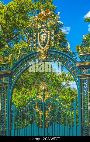 Golden Entrance Gate Elysee Palace Paris Frankreich. Offizieller Wohnsitz Präsident von Frankreich. Compteted 1722 Stockfoto