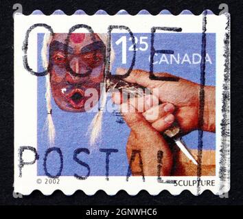 KANADA - UM 2002: Eine in Kanada gedruckte Briefmarke zeigt Skulptur, Holzschnitt, um 2002 Stockfoto