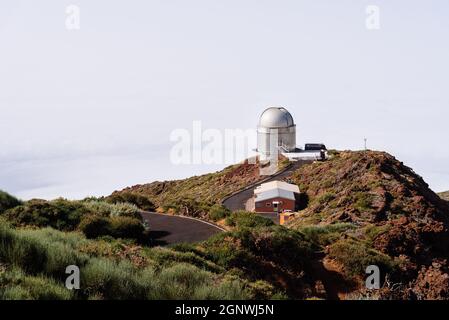 El Paso, Spanien - 14. August 2021: Astronomisches Observatorium Roque De Los Muchachos, La Palma, Kanarische Inseln. Astrophysikalisches Observatorium. Nordische Optik Stockfoto