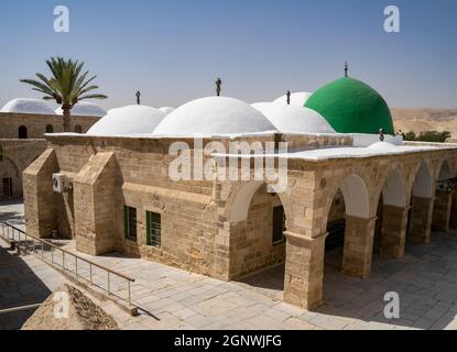 Nabi Musa, Israel - 26. September 2021: Das Äußere des Propheten Moses-Mausoleums in der Judäa-Wüste, Israel. Stockfoto