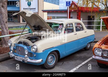 Ein zweifarbiger 1955 Ford Zebhyr Zodiac auf einer Oldtimer-Show Stockfoto