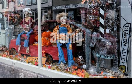 Alleinfahrt durch die schottischen Highlands Stockfoto