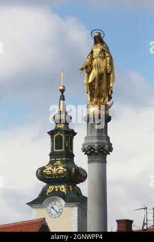 Goldene Statue der Jungfrau Maria und Kirche der Heiligen Maria in der Tkalciceva Straße in Zagreb, Kroatien Stockfoto