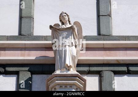 Engel mit Schleier von Veronica, Basilica di Santa Croce (Basilika des Heiligen Kreuzes) - berühmte Franziskaner-Kirche in Florenz, Italien Stockfoto