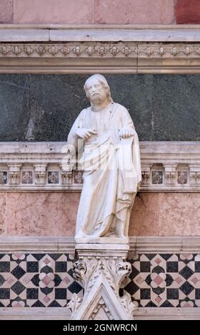 Jesus Christus, Erlöser, der Andrea Pisano zugeschrieben wird, Portal auf der Seitenwand der Cattedrale di Santa Maria del Fiore (Kathedrale der Heiligen Maria des Flusses Stockfoto