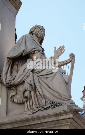 König David von Tadolini auf die Spalte von der Unbefleckten Empfängnis auf Piazza Mignanelli in Rom, Italien Stockfoto