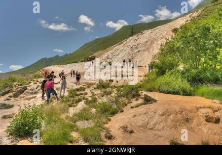 Bergformationen in der Nähe der Georgian Military Highway Stockfoto