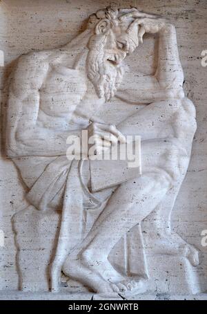 Sankt Jerome Bassrelief von Ivan Mestrovic, Kirche San Girolamo dei Croatie in Rom, Italien Stockfoto