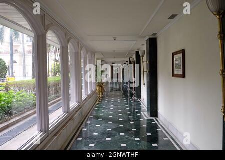 Oberoi Grand Hotel früher als das Grand Hotel bekannt, liegt im Herzen von Kalkutta an der Jawaharlal Nehru Road, Indien Stockfoto