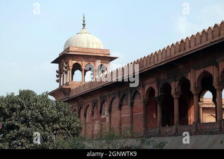 Die spektakuläre Architektur der Großen Freitagsmoschee (Jama Masjid), Delhi, Indien. Stockfoto