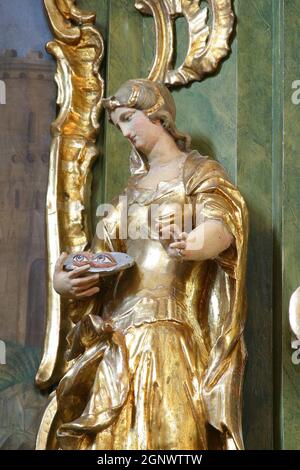 St. Lucia, Statue auf dem Altar der St. Barbara in der Pfarrkirche St. Peter in Sveti Petar Mreznicki, Kroatien Stockfoto