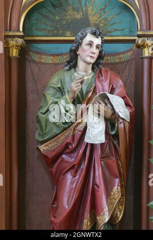 Statue des Heiligen Johannes auf dem Altar des Heiligen Florian in der Pfarrkirche des Heiligen Nikolaus in Krapina, Kroatien Stockfoto