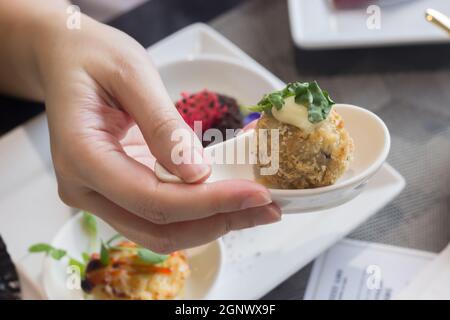 Feines Dining Dessertmenü Set Haute Couture Dessert Stockfoto