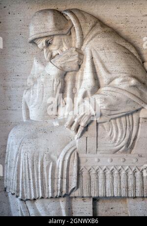 Bassrelief von Papst Sixtus V. von Ivan Mestrovic, Kirche San Girolamo dei Croatie in Rom, Italien Stockfoto