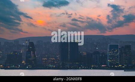 Nacht Baku Stadtlandschaft Stockfoto