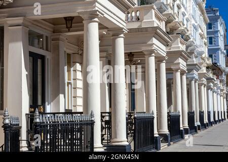 Regency Georgian Reihenhaus Häuser und Wohnungen in Kensington London England Großbritannien, die Gegend beliebte Reiseziel Touristenattraktion la Stockfoto