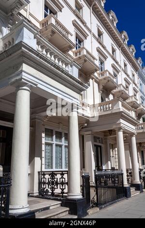 Regency Georgian Reihenhaus Häuser und Wohnungen in Kensington London England Großbritannien, die Gegend beliebte Reiseziel Touristenattraktion la Stockfoto