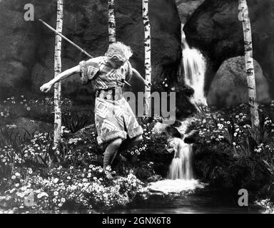 PAUL RICHTER als Siegfried in DIE NIBELUNGEN : SIEGFRIED 1924 Regisseur FRITZ LANG Schriftsteller Fritz lang und Thea von Harbou Decla - Bioscop AG / Universum Film (UFA) Stockfoto