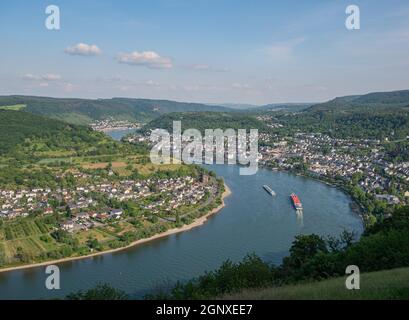 Mehrere Lastkähne auf dem Rhein bei Boppard Stockfoto