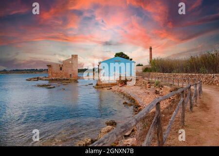 Vendicari Bereich von ​​the Tonnara bei Sonnenuntergang. Sizilien. Stockfoto