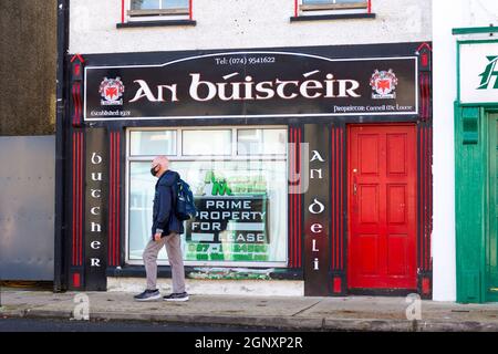 Gewerbliches Einzelhandelsimmobilie zu vermieten. Ardara, County Donegal, Irland Stockfoto