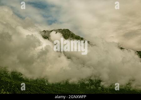 Gipfel und Gebirgszüge der Alpen an der Grenze zwischen Italien und Österreich. Brennerpass, Italien, Europa Stockfoto