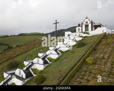 Vila Franca do Campo, Portugal: Ermida de Nossa Senhora da Paz. Kapelle der Muttergottes des Friedens auf der Insel Sao Miguel, Azoren. Stockfoto