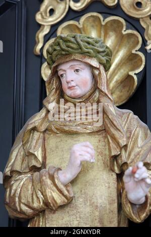 Heilige Teresa, Statue auf dem Altar unserer Lieben Frau von Leiden, Pfarrkirche der Unbefleckten Empfängnis der Jungfrau Maria in Lepoglava, Kroatien Stockfoto