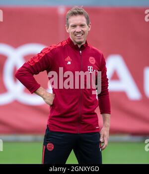 München, Deutschland. September 2021. Fußball, Champions League, Gruppenphase, FC Bayern München - Dynamo Kiew, Abschlusstraining FC Bayern, Trainingsgelände Säbener Straße: Trainer Julian Nagelsmann aus München in Aktion. Quelle: Sven Hoppe/dpa/Alamy Live News Stockfoto