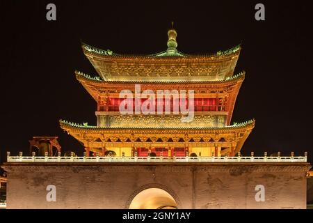 Glockenturm bei Nacht, Xi'an, Shaanxi, China Stockfoto